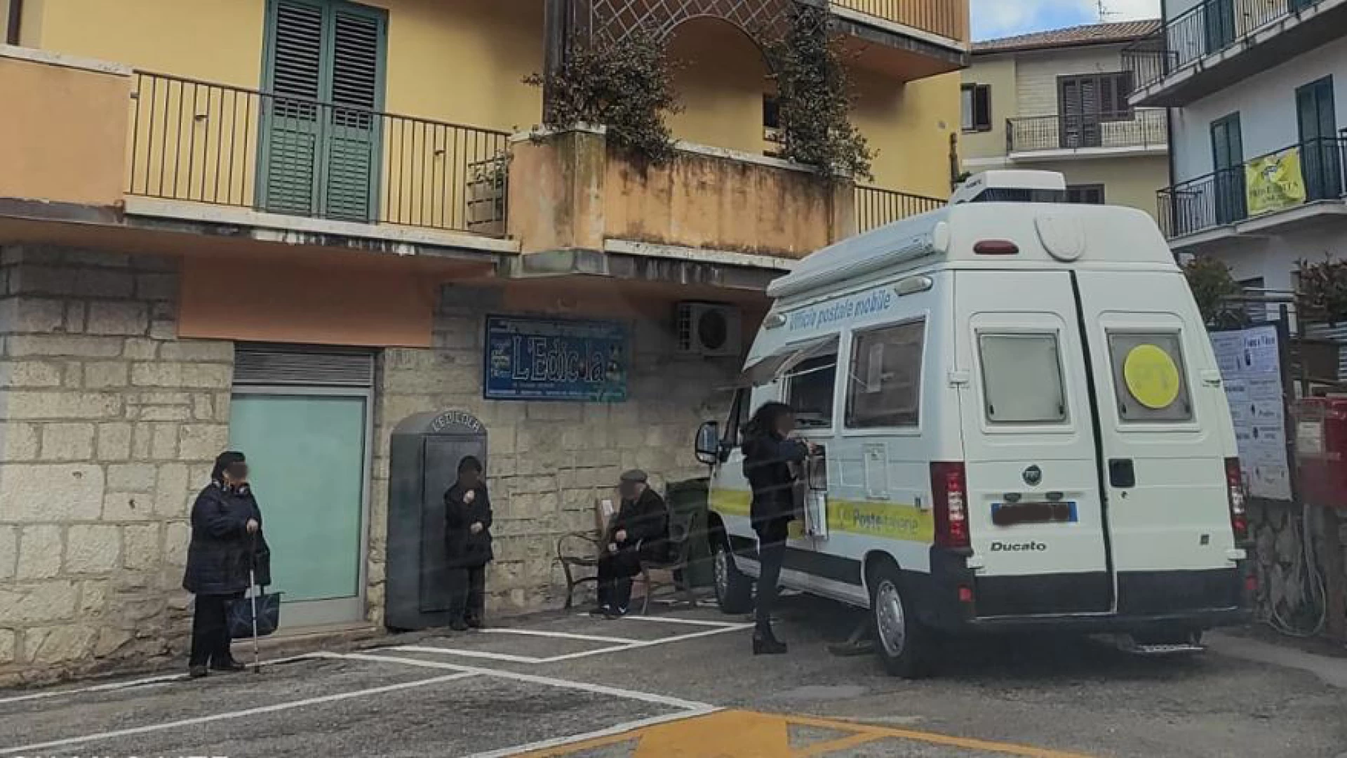 Colli a Volturno: i cittadini esausti e demoralizzati. L’ufficio Mobile di Poste Italiane e’ inadeguato per le esigenze della popolazione. “Pronti a chiudere i nostri conti corrente”.
